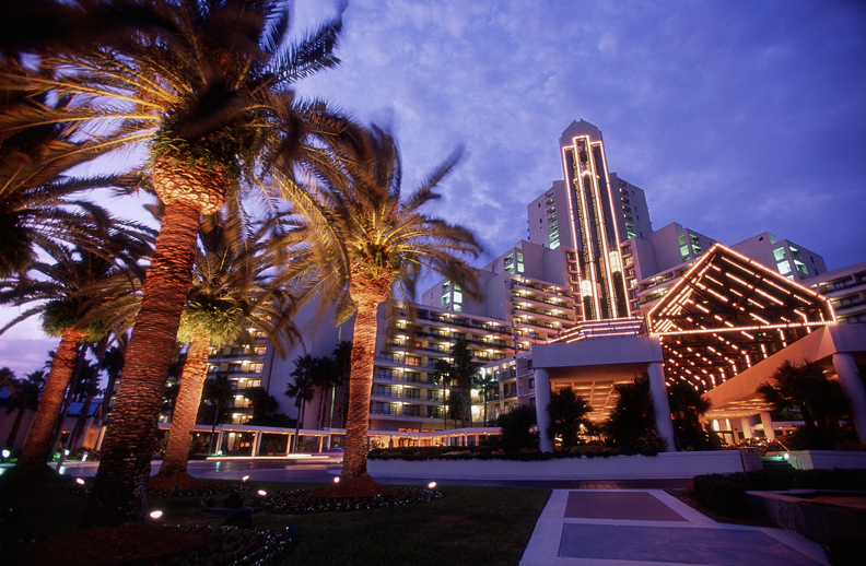 hotelAtNight picture